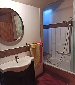 Salle de bain à l'étage de l'APPART.